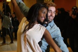 "Let's Dance" - Show unterbrochen: Kleid von Otlile Mabuse kaputt! 71 „Let’s Dance“ – Show unterbrochen: Kleid von Otlile Mabuse kaputt!