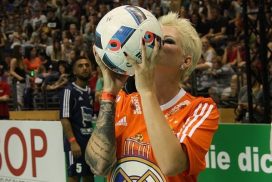 Nasenbruch! Für Melanie Müller ging es nach dem KISS CUP zum Arzt 69 Nasenbruch! Für Melanie Müller ging es nach dem KISS CUP zum Arzt