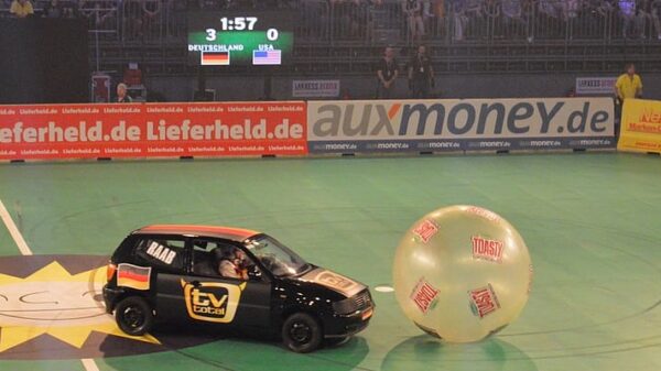 KU 2014 SLIDE940 TV ProSieben Autoball 2 WM BILD kukksi