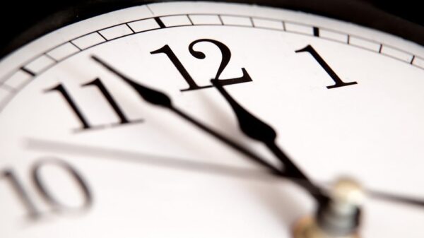 St 100 Uhr BILD iStock