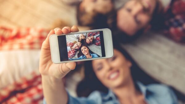 St 157 Selfie BILD iStock