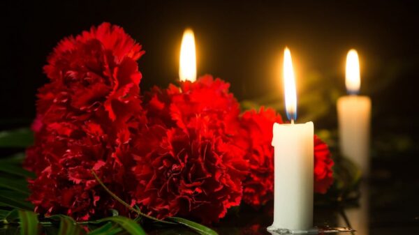 St 182 kerze BILD iStock