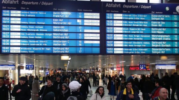 St 189 Bahn Anzeigetafel BILD iStock