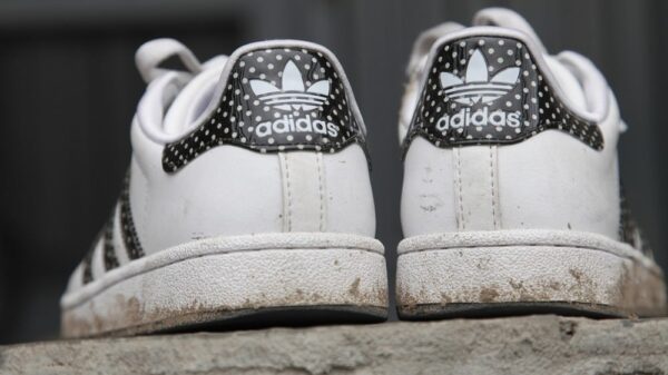 St 320 Adidas BILD iStock