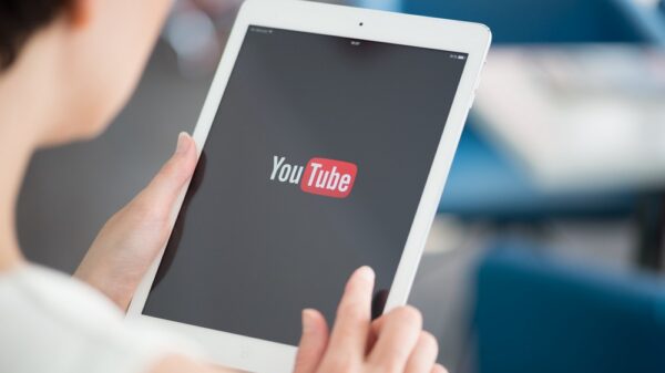 Teenagerin bringt Baby mithilfe von Youtube-Videos zur Welt