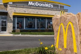 Weil Ketchup fehlt: Frau würgt McDonald's-Mitarbeiter 63 Weil Ketchup fehlt: Frau würgt McDonald’s-Mitarbeiter