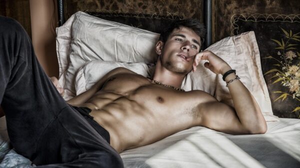 St 99 Junge Bett BILD iStock