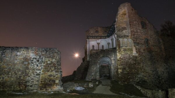 castle ruins donaustauf near regensburg germany picture id931929972