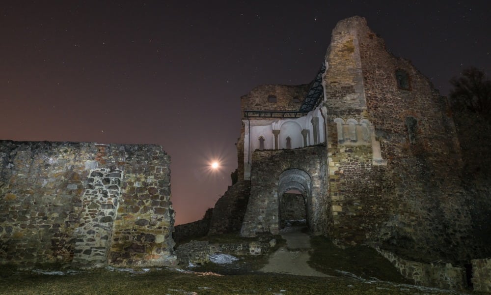 castle ruins donaustauf near regensburg germany picture id931929972