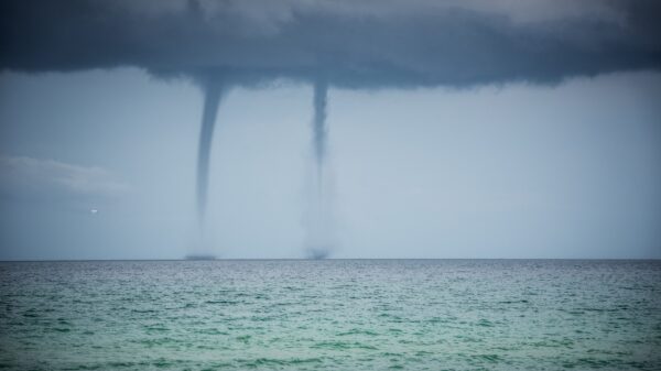 Tornado über dem Meer