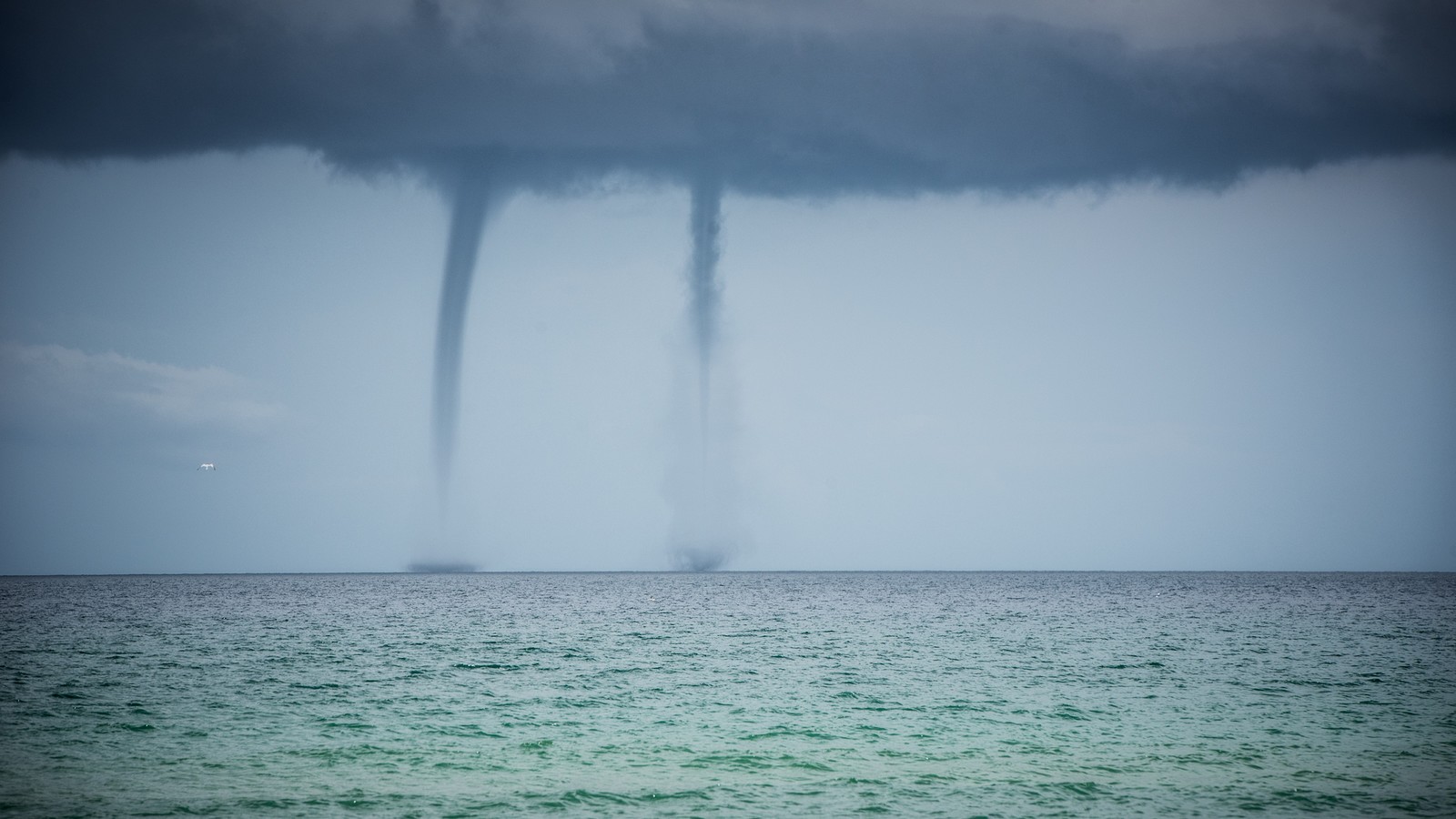 Tornado über dem Meer