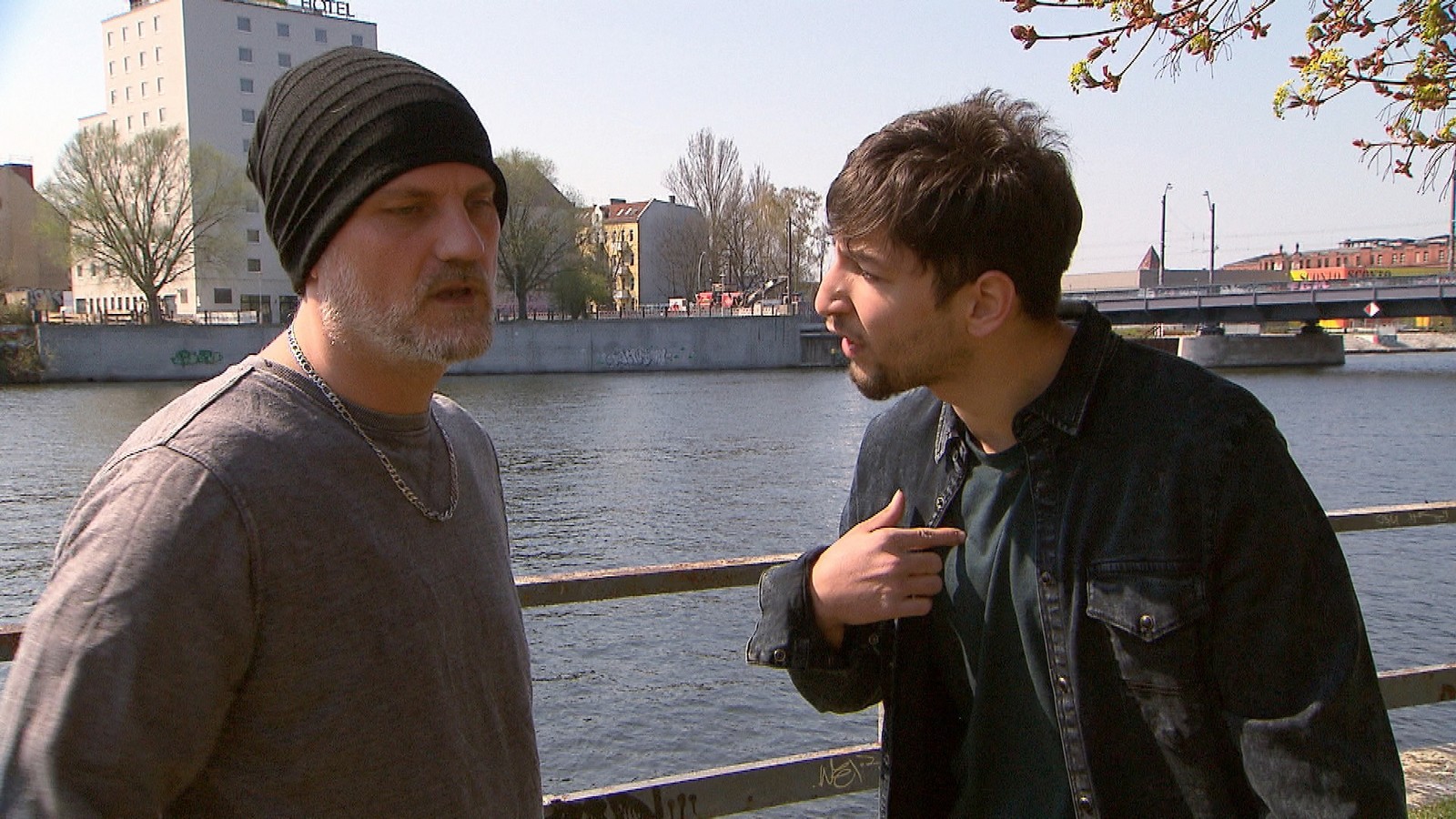 Berlin - Tag & Nacht-Dean: Sein Vater zieht bei ihm ein! 72 Dean und Darko bei "Berlin - Tag & Nacht"