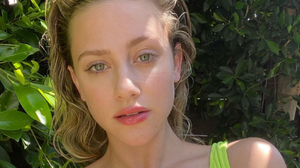Lili Reinhart outet sich
