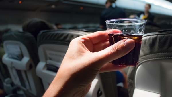 Darum keine Cola im Flugzeug