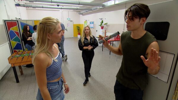 Tarek und Shayenne in "Krass Schule - Die jungen Lehrer"