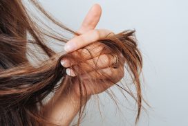 Diese Frau hat sich noch nie die Haare schneiden lassen!