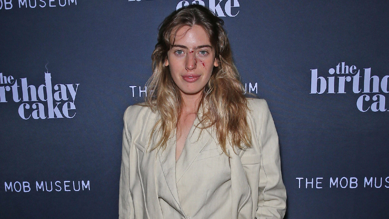 Trotz Hundebiss im Gesicht: Ewan McGregors Tochter auf Red Carpet! 61 Clara McGregor mit Hundebiss im Gesicht bei Premiere