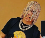 Rapper lässt sich Goldketten auf Kopfhaut implantieren!