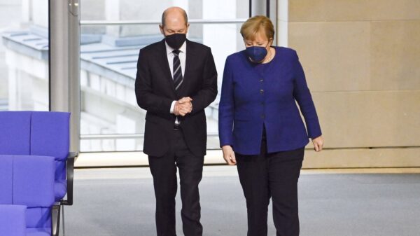 Olaf Scholz und Angela Merkel