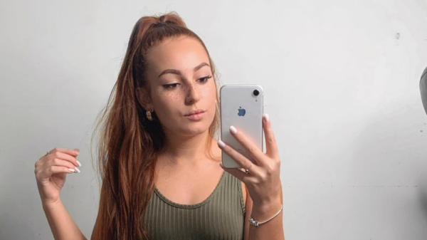 Tasche von Influencerin fängt Feuer