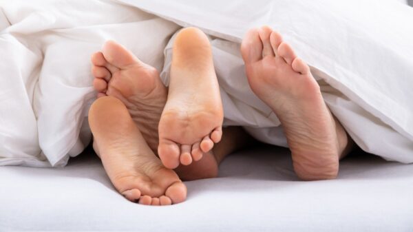 Ein Paar im Bett