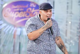 DSDS 2023: Kandidat Nikolaos Simediriadis aka "Big N" leistet sich Fauxpas! 70 DSDS 2023: Kandidat Nikolaos Simediriadis aka „Big N“ leistet sich Fauxpas!