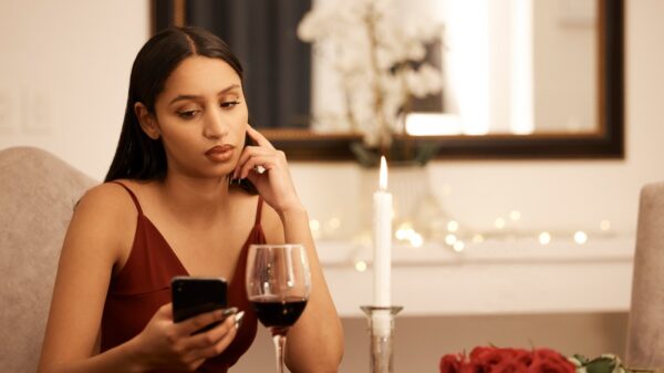 Eine Frau wurde bei einem Date sitzengelassen