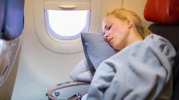 Schlafen im Flugzeug