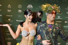 PETA will Micaela Schäfer anzeigen: So reagiert das Erotikmodel auf die Vorwürfe 70 PETA will Micaela Schäfer anzeigen: So reagiert das Erotikmodel auf die Vorwürfe