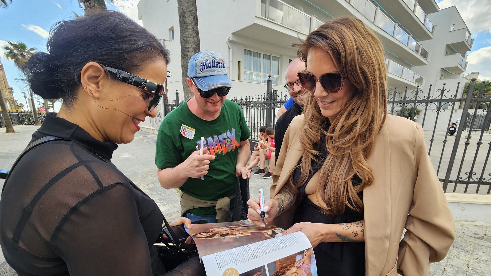 Daniela Büchner: So reagierten ihre Kinder auf das Playboy-Shooting 74 Daniela Büchner mit Fan