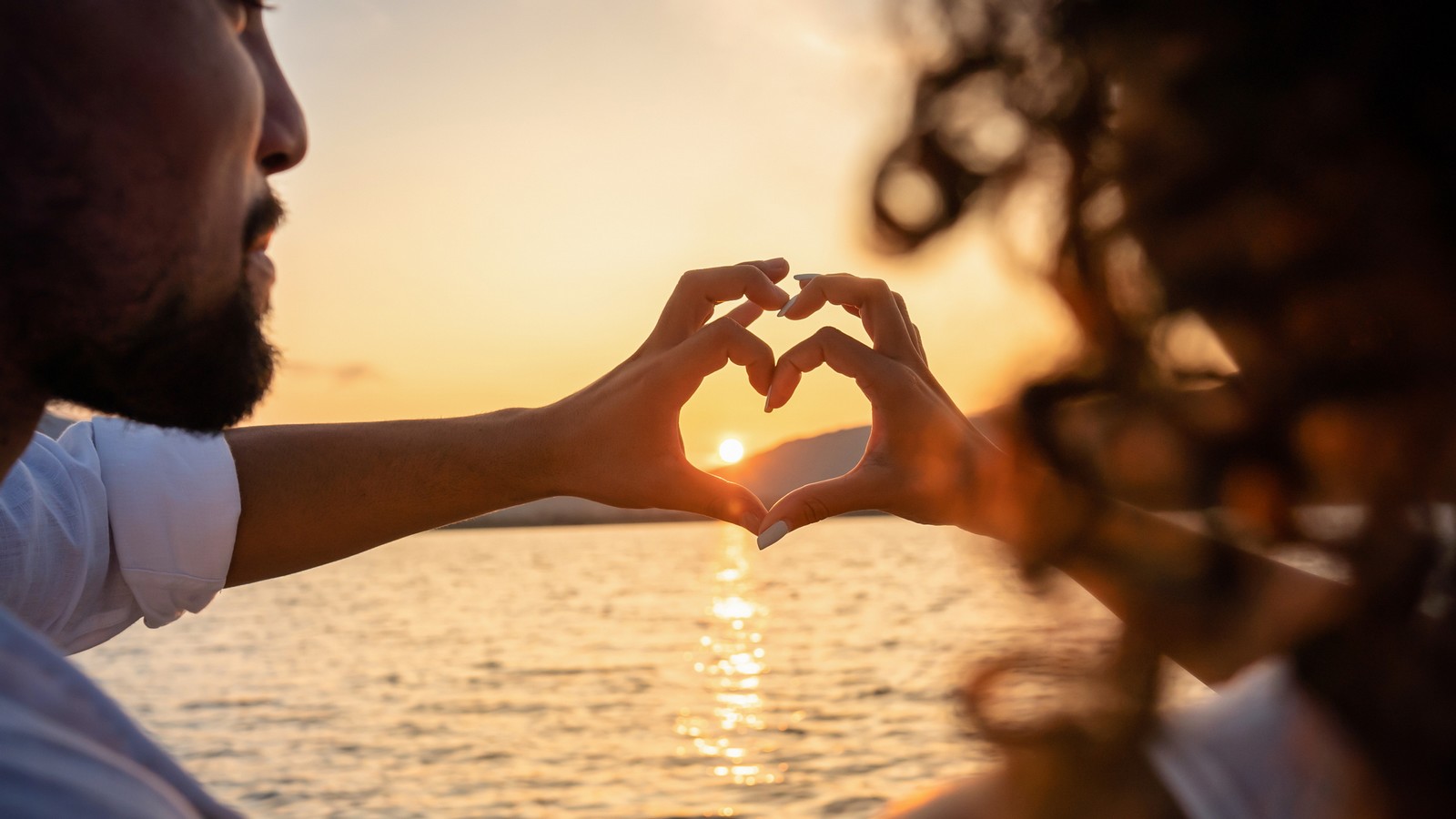 Diese 4 Sternzeichen sagen niemals "Ich liebe dich" 61 Paar