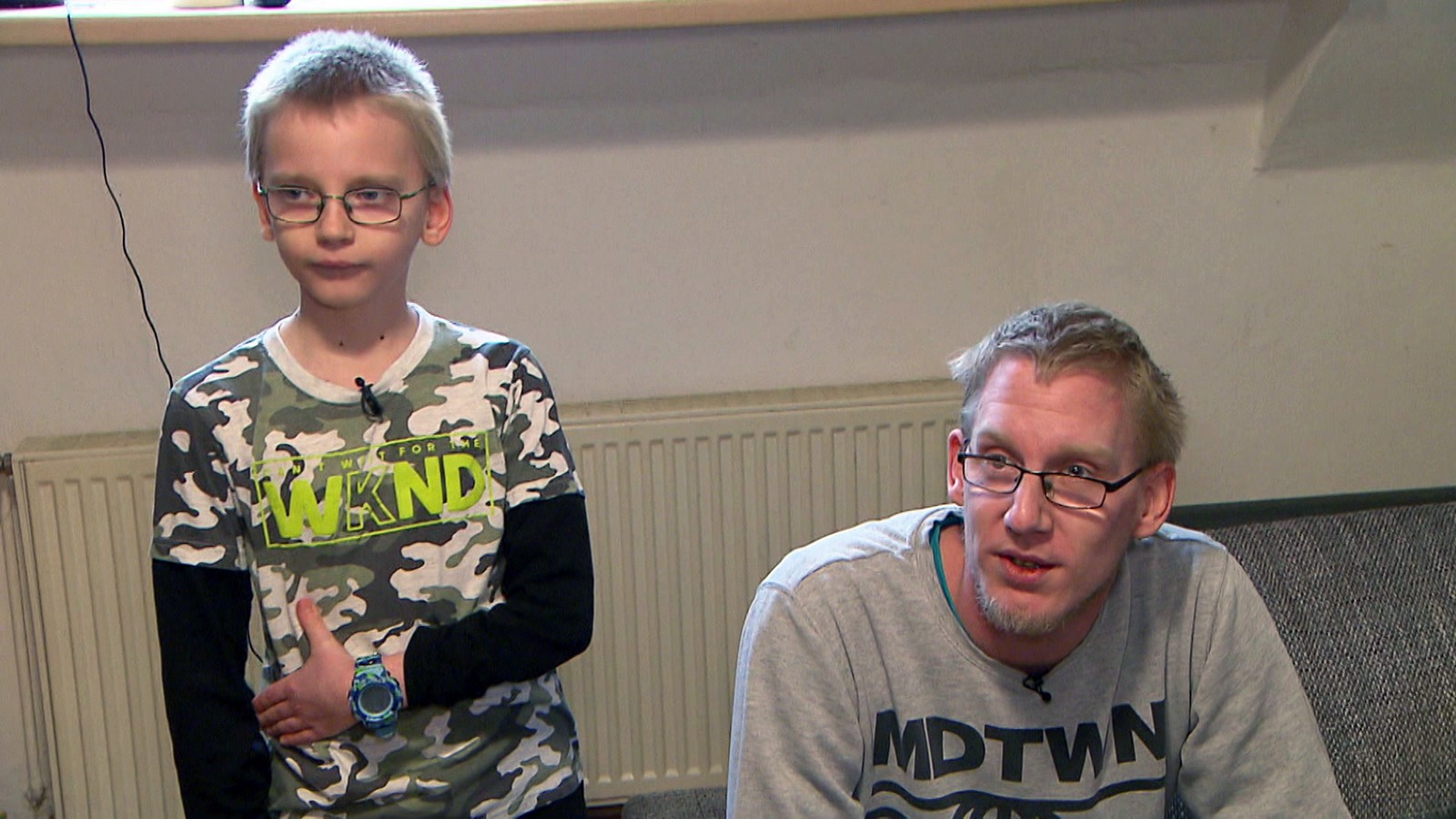 "Armes Deutschland": Bürgergeld-Empfänger nimmt sich eigene Wohnung mit Sohn (8) - seine Töchter lässt er zurück 61 David und Christian bei "Armes Deutschland - Deine Kinder"