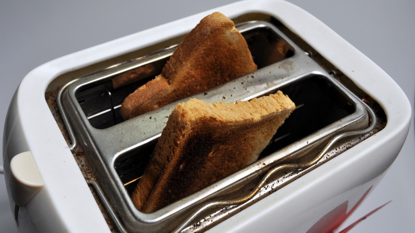 Darum sollte man den Toaster auf keinen Fall ausschütteln 61 Toaster