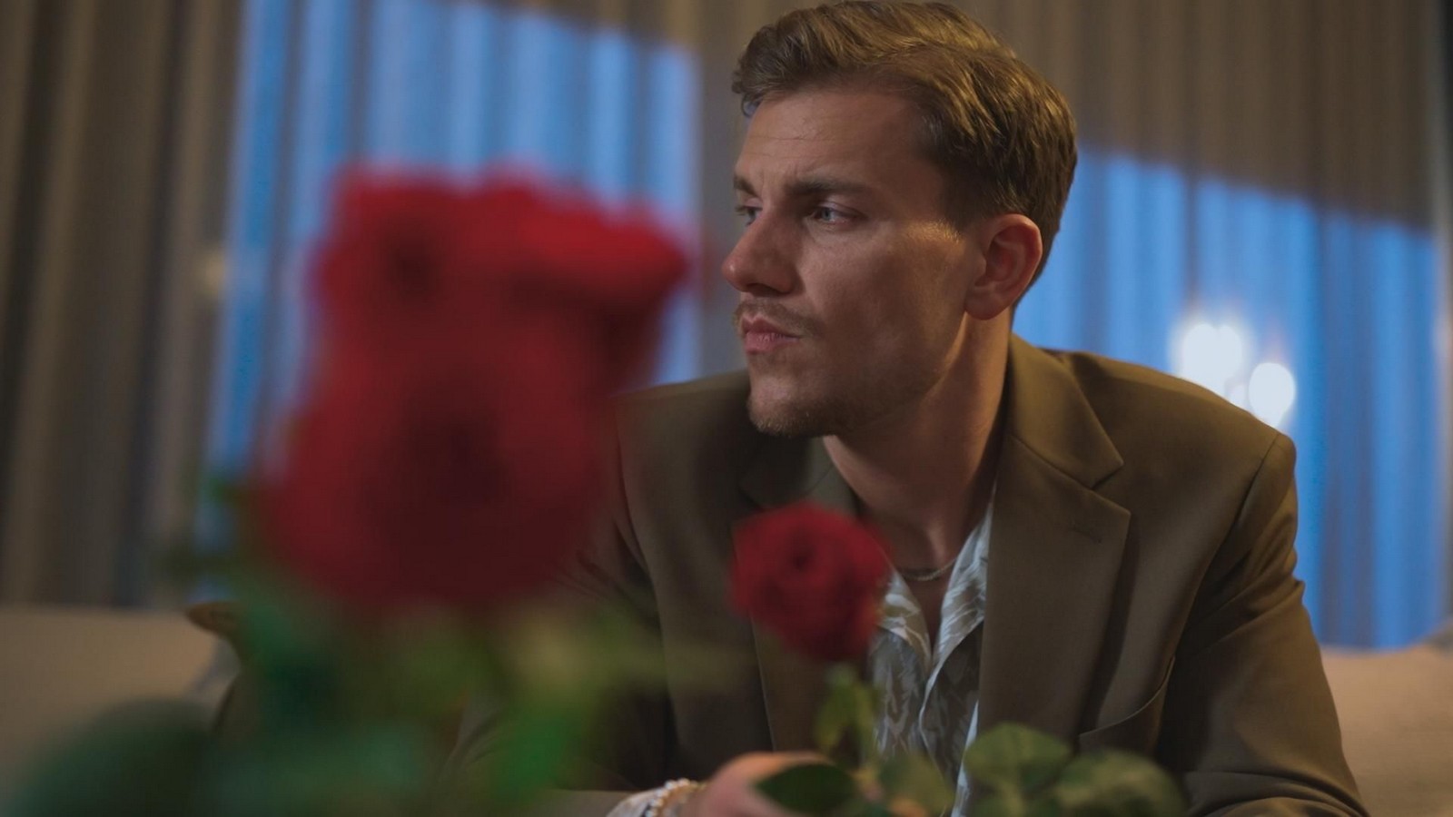 "Die Bachelors" 2025: Fremdgeh-Bekenntnisse - eine Kandidatin wirft freiwillig das Handtuch 61 Felix bei "Die Bachelors" 2025