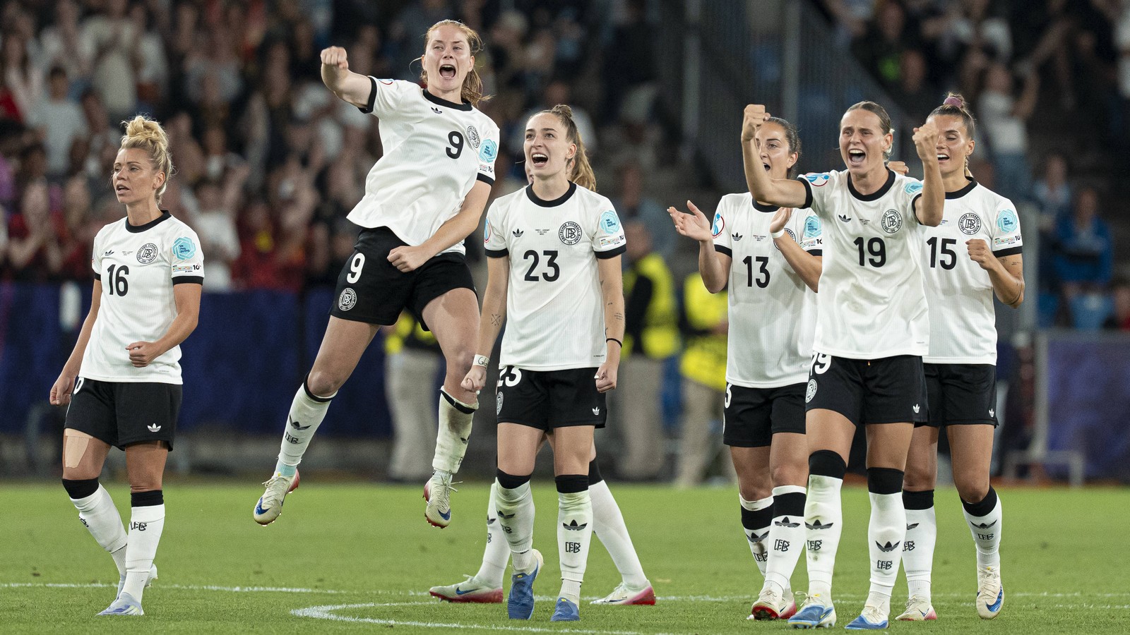 "Unglaublich fettig": DFB-Frauen verraten ihr Haar-Geheimnis 61 DFB Frauen