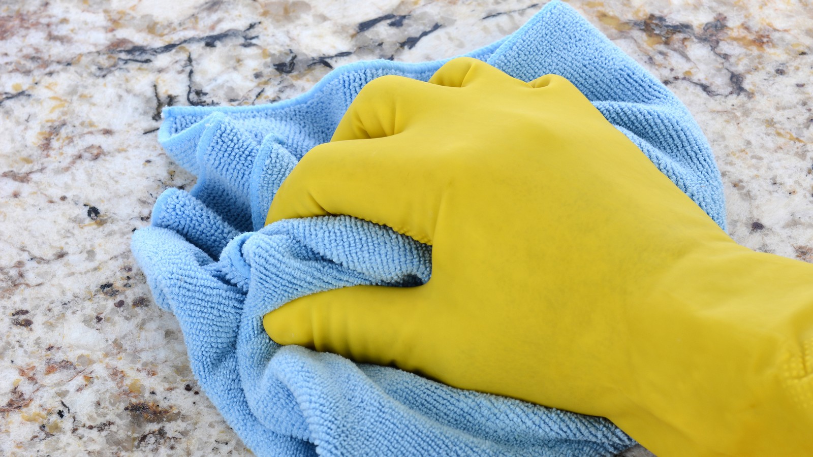 Entfernung von Schimmel im Badezimmer: Wie kann man Schimmel- und Feuchtigkeitsproblemen vorbeugen? 61 Schimmel im Bad