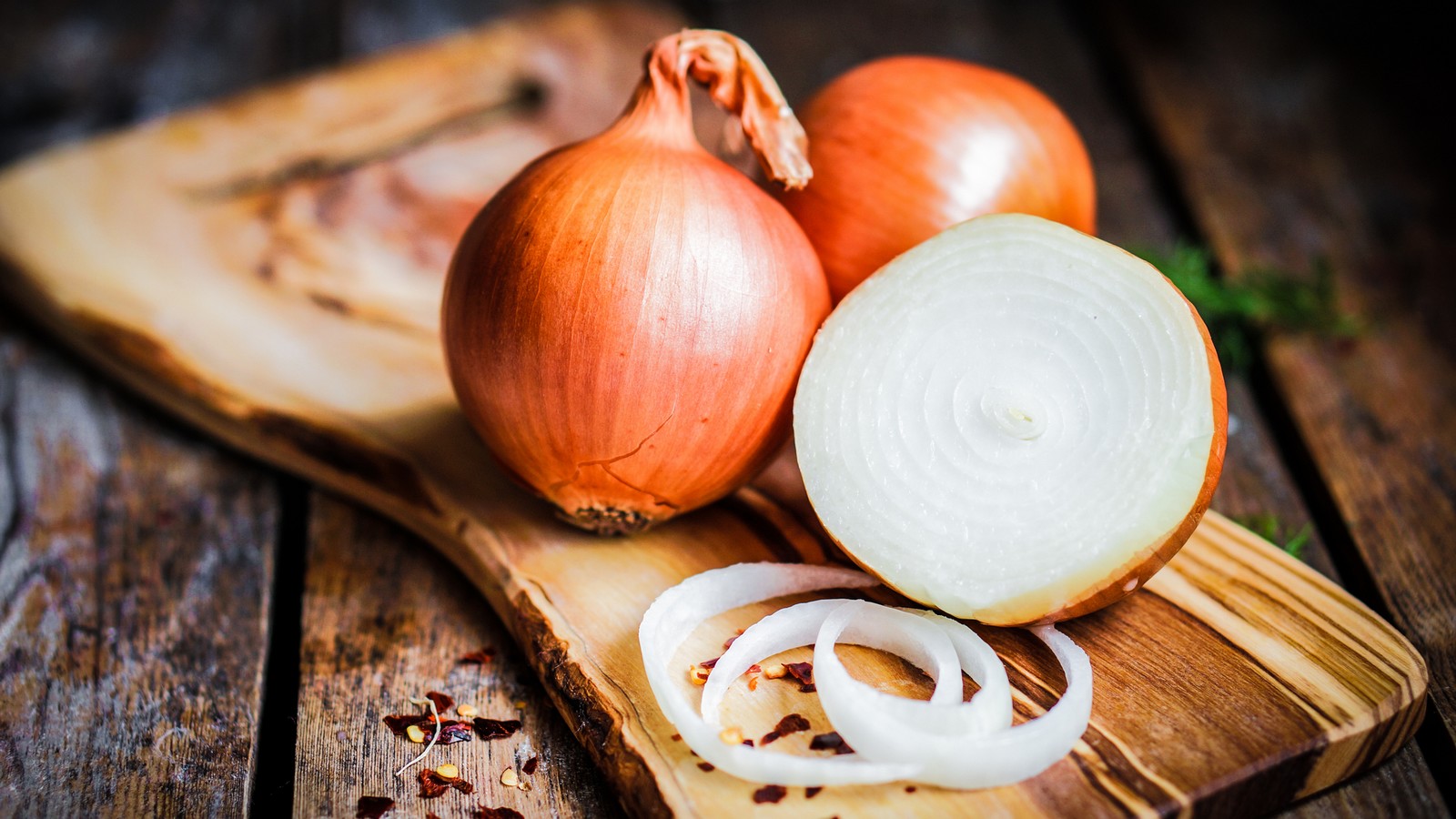 Mit dem Küchenrollen-Trick muss man beim Zwiebelschneiden nicht weinen 61 Zwiebel