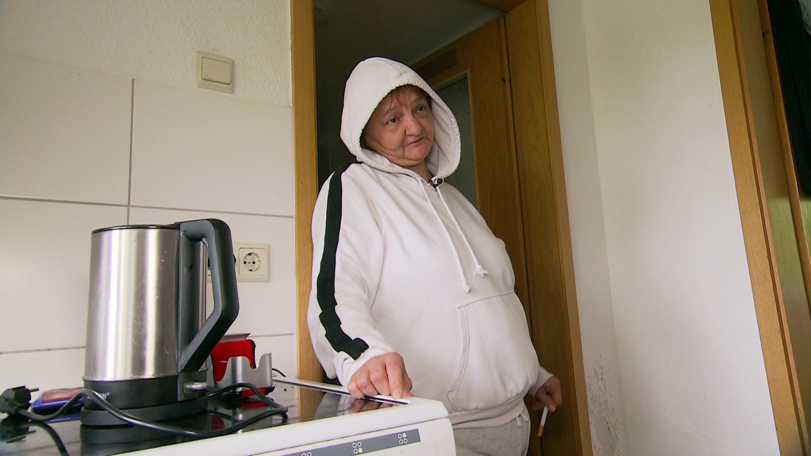 "Hartz Rot Gold": Wohnungstraum für Monika platzt - ein Anruf zerstört alles 61 Monika aus "Hartz Rot Gold"