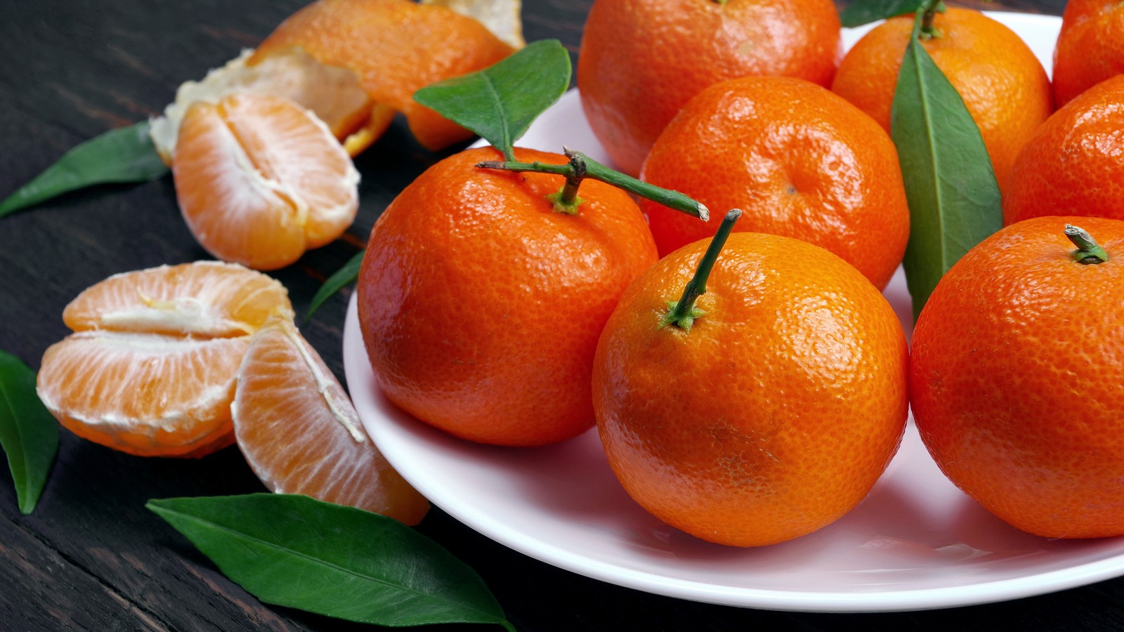 Mandarinen schälen: Darum sollten die weißen Fäden nicht entfernt werden 61 Mandarine
