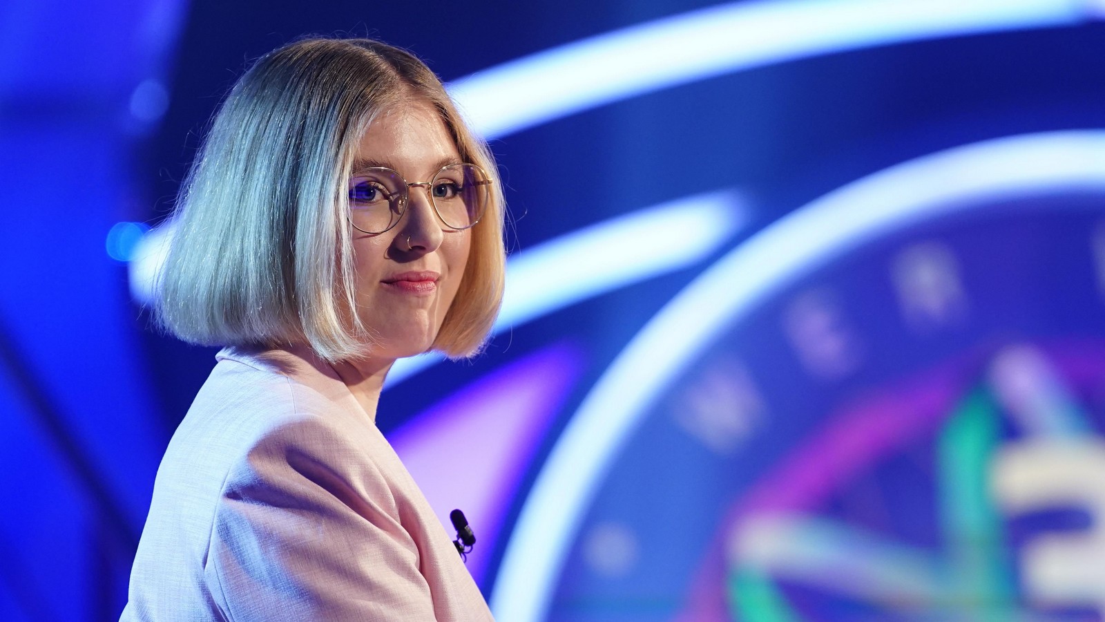"Wer wird Millionär?": Günther Jauch konfrontiert Kandidatin mit pikantem Video 61 Olivia Reichert bei "Wer wird Millionär?"