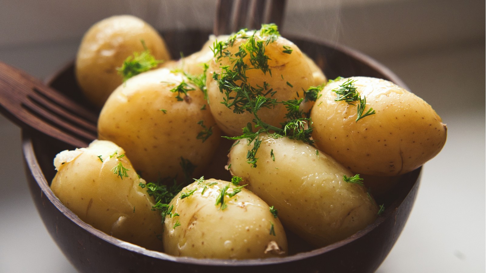 Mit dem Eis-Trick können Kartoffeln in Rekordzeit geschält werden 61 Pellkartoffeln