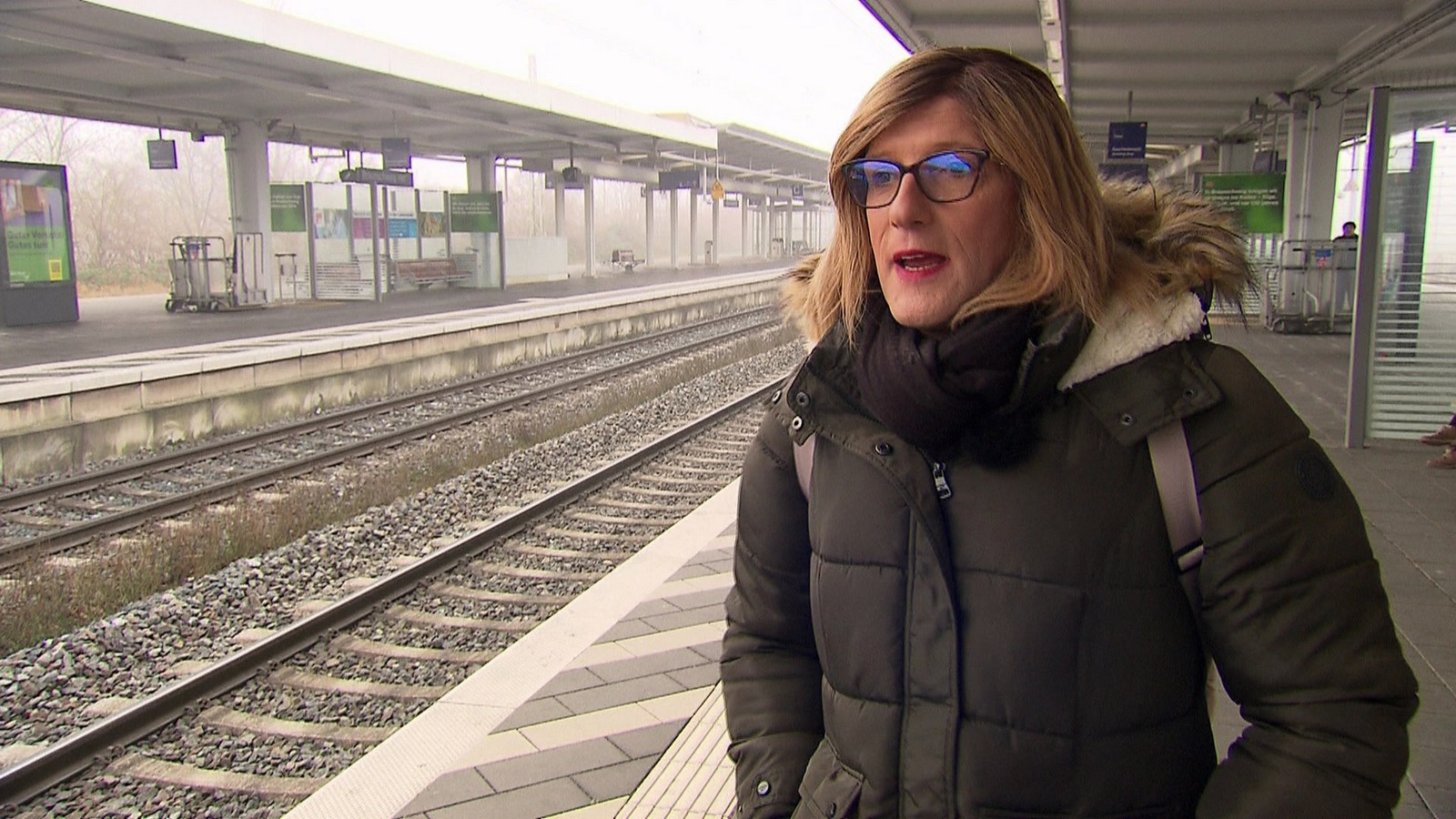 "Armes Deutschland": Transfrau Svenya hat immer Pfefferspray dabei - "Ich wurde tagsüber auf offener Straße attackiert" 61 Svenya aus "Armes Deutschland"