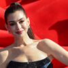 "Praktisch blind": Anne Hathaway offenbart schlimme Erkrankung 56 Anne Hathaway