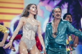 Moderatoren Victoria Swarovski und Michael Ostrowski reagieren mitten im ESC-Finale auf Kritik 70 Moderatoren Victoria Swarovski und Michael Ostrowski reagieren mitten im ESC-Finale auf Kritik