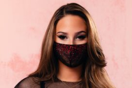 Der traurige Grund: Darum trägt Felicia aus Schweden beim ESC eine Maske 71 Der traurige Grund: Darum trägt Felicia aus Schweden beim ESC eine Maske