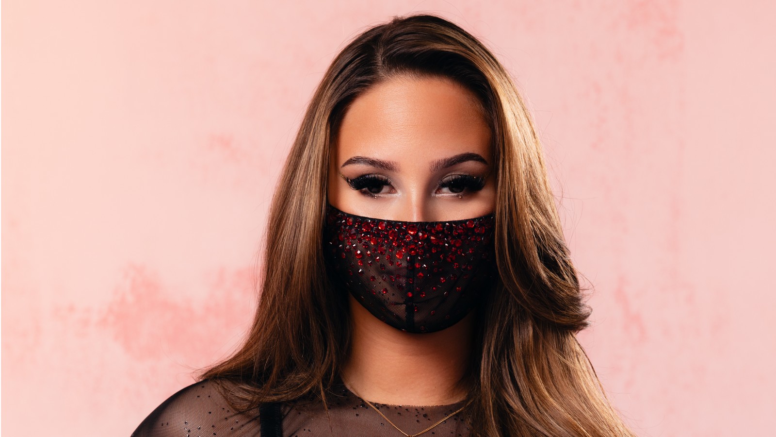 Der traurige Grund: Darum trägt Felicia aus Schweden beim ESC eine Maske 61 Felicia vom ESC 2026