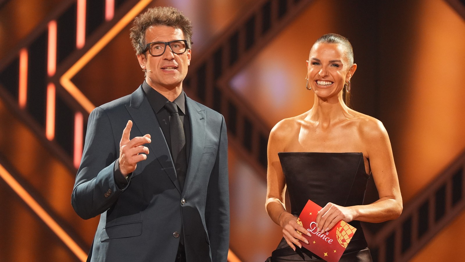 Victoria Swarovski fällt bei "Let's Dance" aus: "Nach einer halben Minute fand ich Laura Wontorra viel besser" 61 Daniel Hartwich und Laura Wontorra bei "Let's Dance" 2026