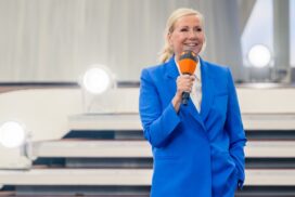 Rassismus-Eklat im "Fernsehgarten": Sammlerin schießt gegen Andrea Kiewel 68 Rassismus-Eklat im „Fernsehgarten“: Sammlerin schießt gegen Andrea Kiewel