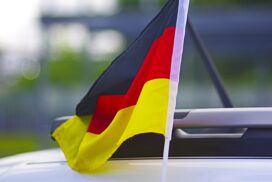 WM-Fahnen am Auto? Was erlaubt ist - und wann Strafen drohen 68 WM-Fahnen am Auto? Was erlaubt ist – und wann Strafen drohen