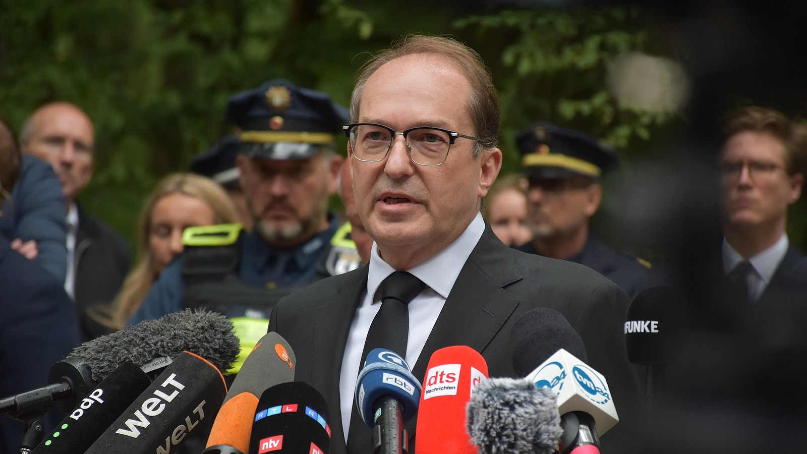 Nach Terroranschlag in Berlin: Polizei rüstet für CSD Hamburg auf 73 Alexander Dobrindt